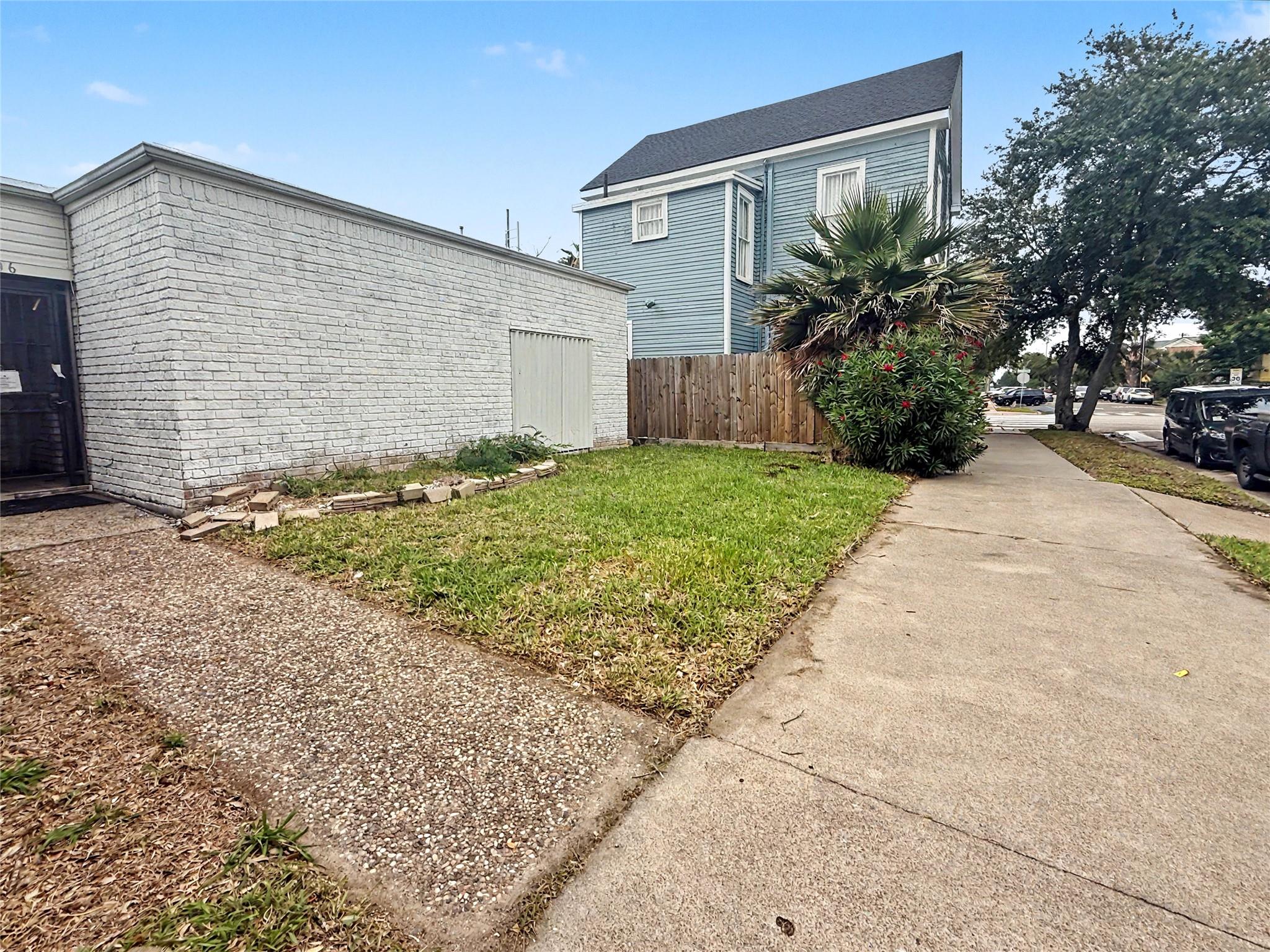 2106 Avenue L