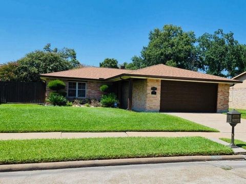 Photo of 919 Earlsferry Drive, Channelview, TX 77530 (MLS # 26604967)