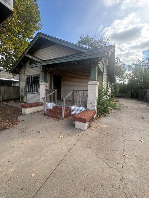 Photo of 1709 Hussion Street, Houston, TX 77003 (MLS # 82594460)