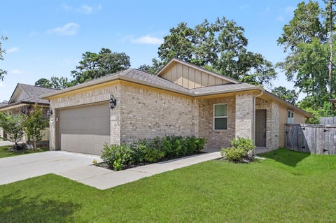Photo of 2010 W Darlington Oak Court, Conroe, TX 77304 (MLS # 56553857)