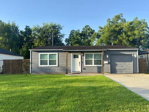 Photo of 4814 Holloway Drive, Houston, TX 77048 (MLS # 81872821)
