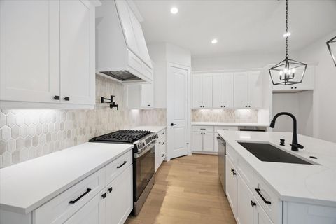 Photo of 308 E 28th Street, Houston, TX 77008 (MLS # 77927037)