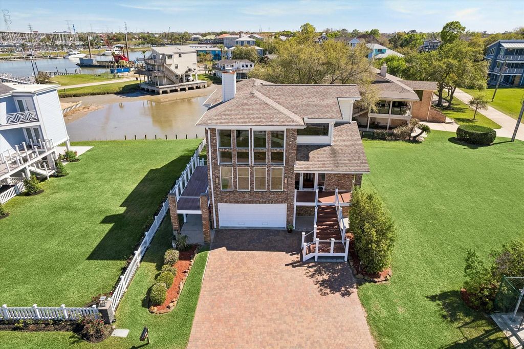 Photo of 807 N Shore Drive, Kemah, TX 77565 (MLS # 40875948)