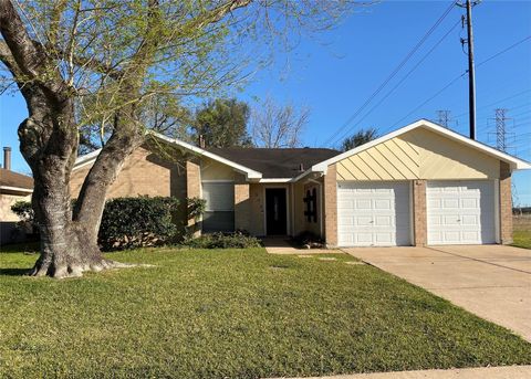 Photo of 302 El Toro Lane, Houston, TX 77598 (MLS # 53596693)