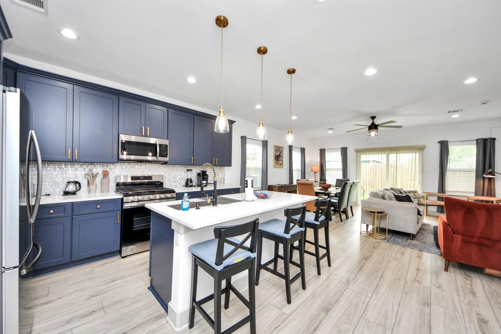 Photo of 837 W Little York Road, Houston, TX 77091 (MLS # 54971301)