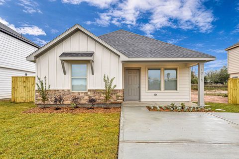 Photo of 1015 20th Street, Hempstead, TX 77445 (MLS # 77197886)