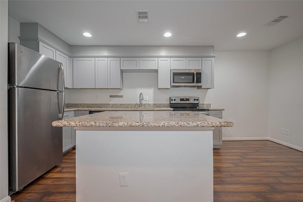 Photo of 5333 Richmond Avenue #25, Houston, TX 77056 (MLS # 64939825)