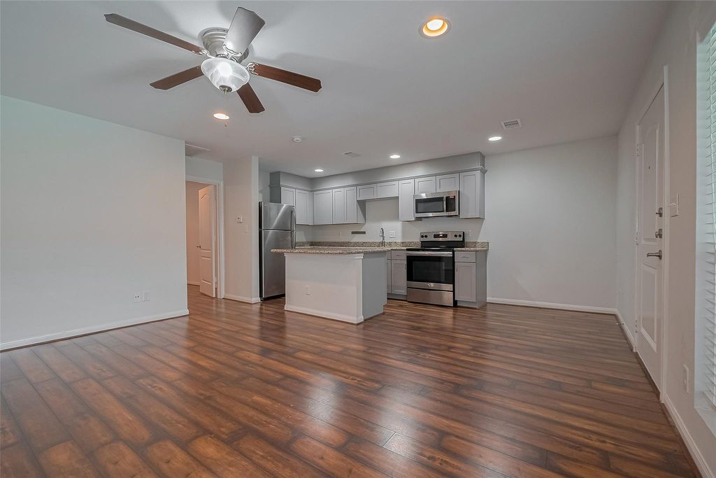 Photo of 5333 Richmond Avenue #25, Houston, TX 77056 (MLS # 64939825)