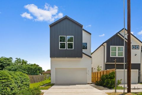Photo of 4710 Gunter Street, Houston, TX 77020 (MLS # 20044936)