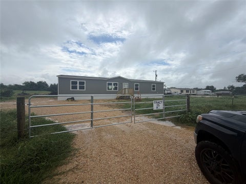 Photo of 3031 Cr 124 Road, Floresville, TX 78114 (MLS # 6495337)