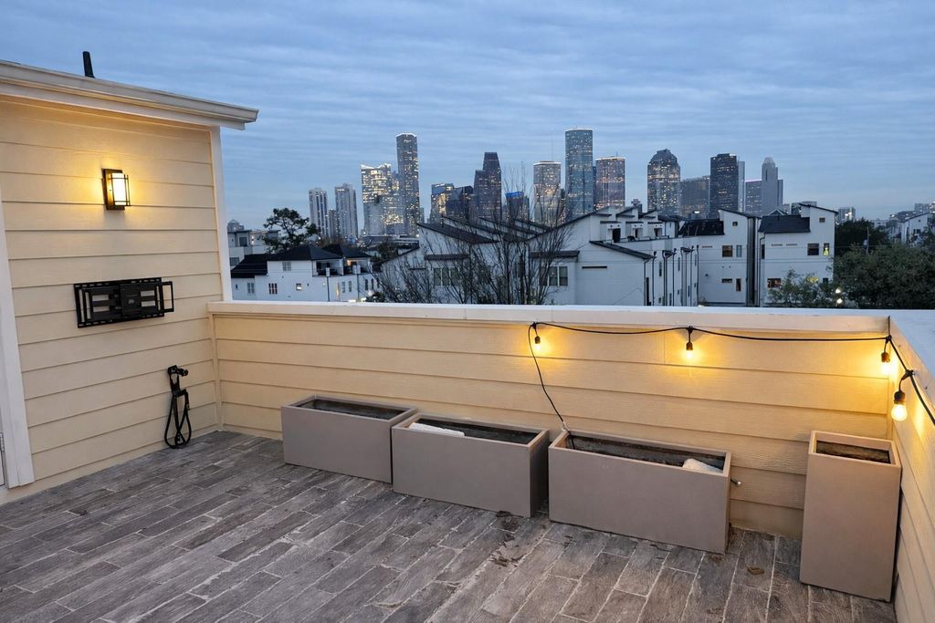 Photo of 1621 Shearn Street, Houston, TX 77007 (MLS # 16333595)