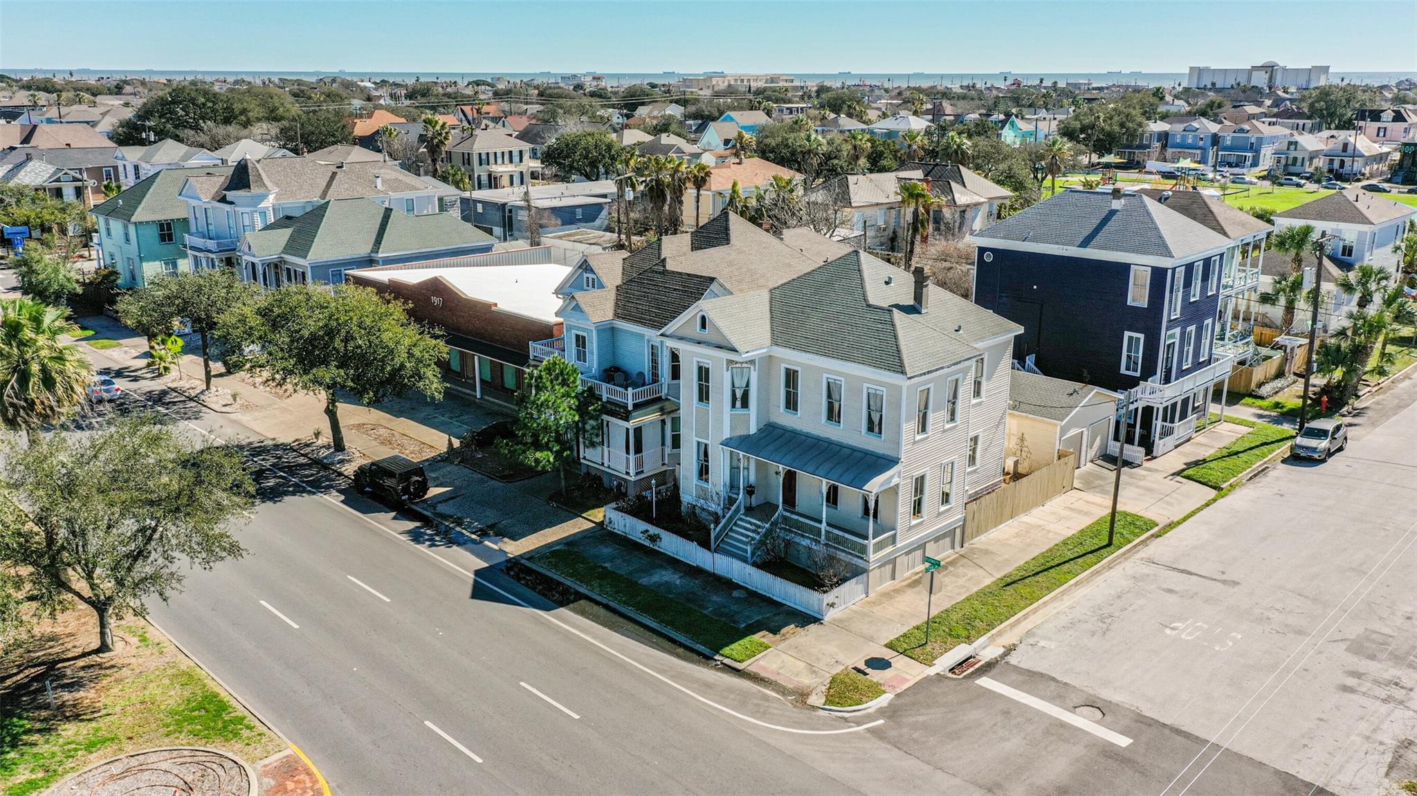 1927 Broadway Street