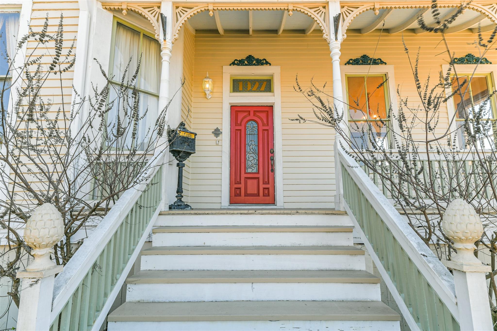 1927 Broadway Street