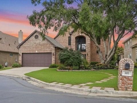 Homes For Sale - 305 Harbor Circle<br/> Montgomery, TX 77356