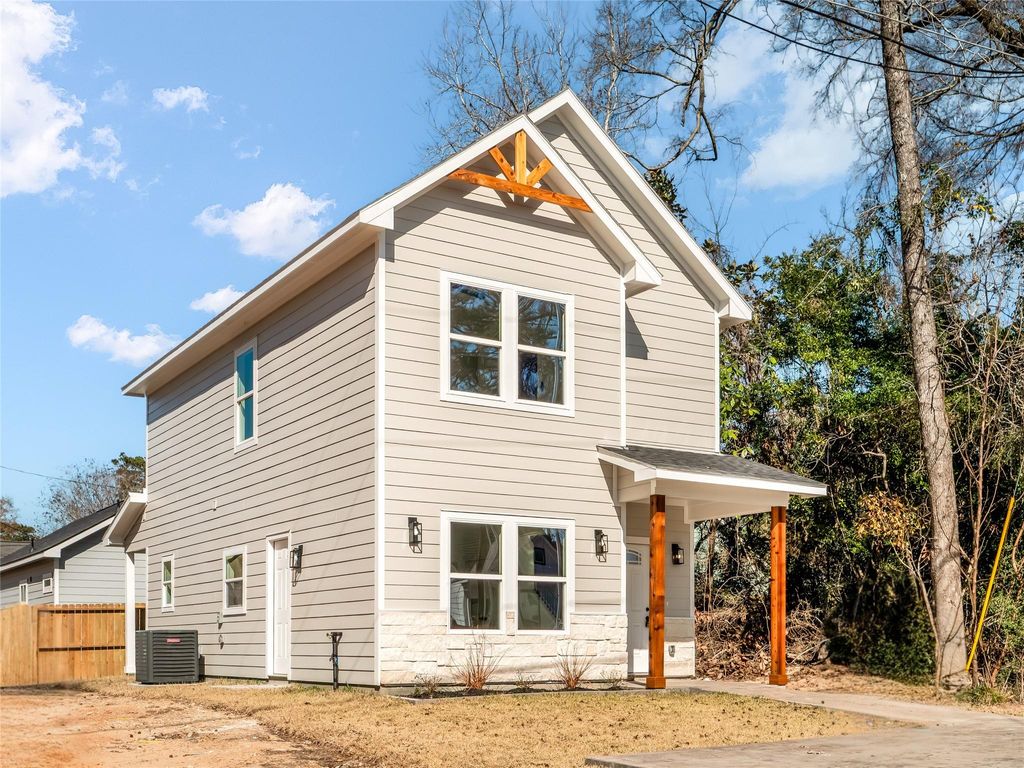 Photo of 16736 E Ivanhoe, Montgomery, TX 77316 (MLS # 97431734)