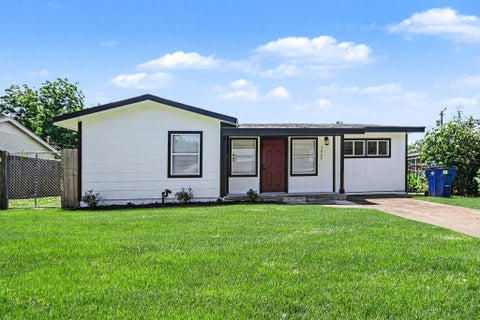 Photo of 3009 Rust Avenue, Texas City, TX 77590 (MLS # 46392588)