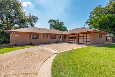 Photo of 2511 Meadow Lane, La Marque, TX 77568 (MLS # 11087323)