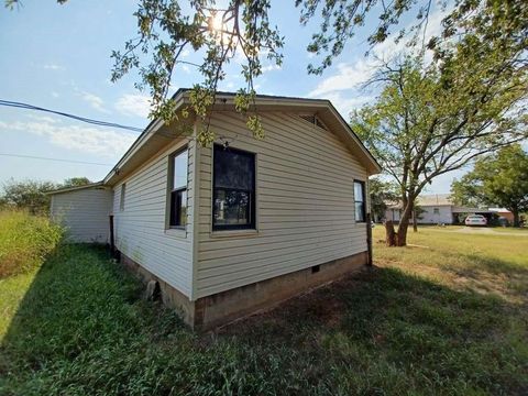 615 Williams Avenue Archer City TX 76351