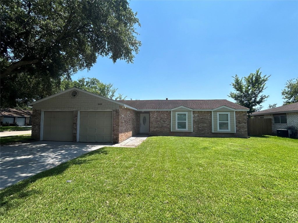 Photo of 1602 Dixie Hollow Street, Pearland, TX 77581 (MLS # 44254957)