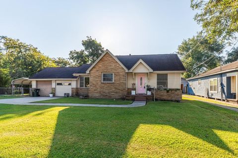 Homes For Sale - 6438 Washington Street<br/> Jefferson County, Groves, TX 77619