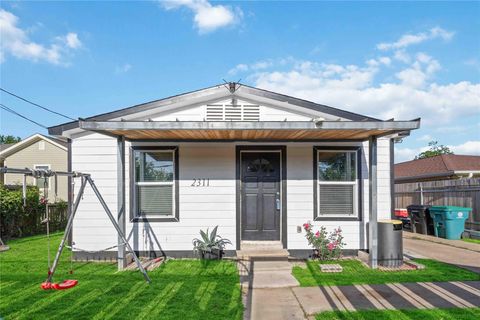 Photo of 2311 Russell Street, Houston, TX 77026 (MLS # 17397634)