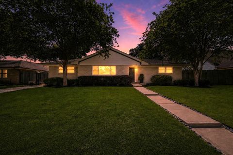 Photo of 10211 Cliffwood Drive, Houston, TX 77035 (MLS # 73387953)
