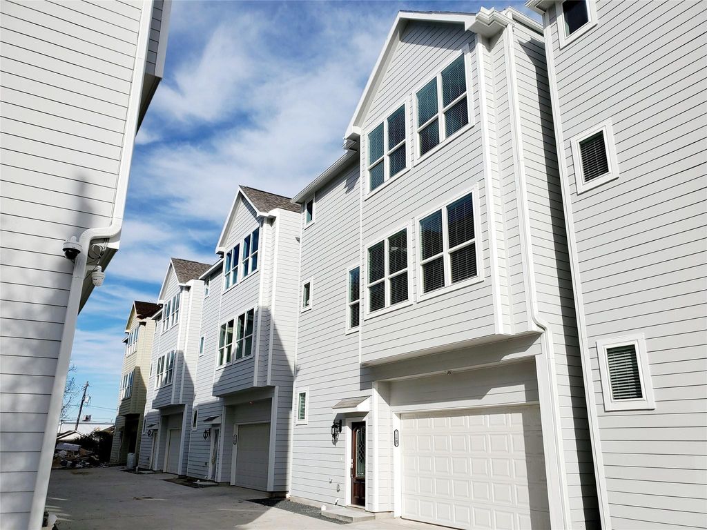 Photo of 716 Link Road, Houston, TX 77008 (MLS # 50414537)