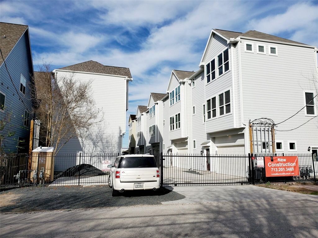 Photo of 716 Link Road, Houston, TX 77008 (MLS # 50414537)