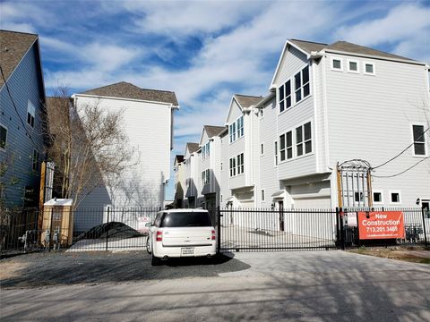 Photo of 716 Link Road, Houston, TX 77008 (MLS # 50414537)