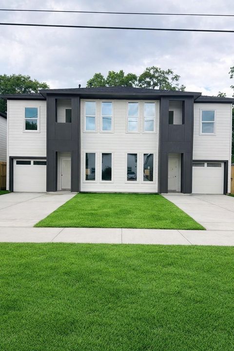 Photo of 8117 Sterlingshire Street #A/B, Houston, TX 77078 (MLS # 39304944)