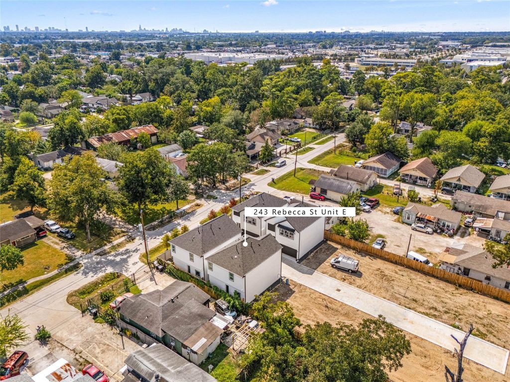 Photo of 243 Rebecca Street #E, Houston, TX 77022 (MLS # 31845676)