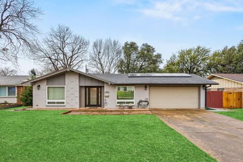 Homes For Sale - 8120 Greenhollow Lane<br/> Dallas, TX 75240