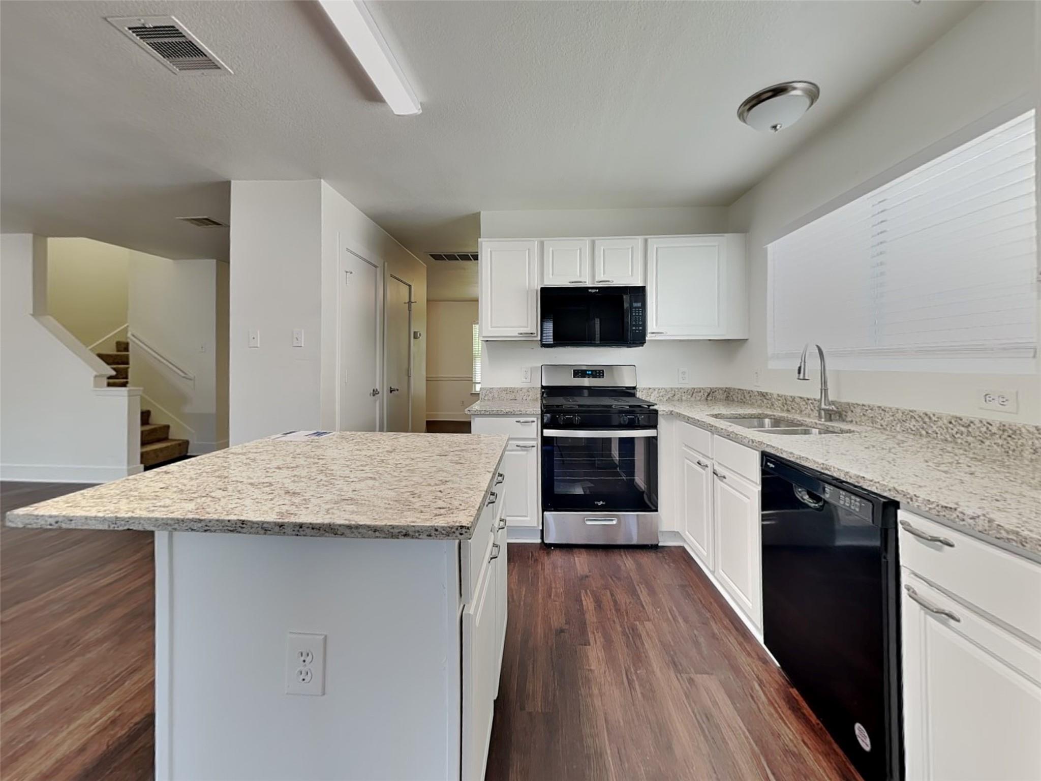 26880 Haileys Manor