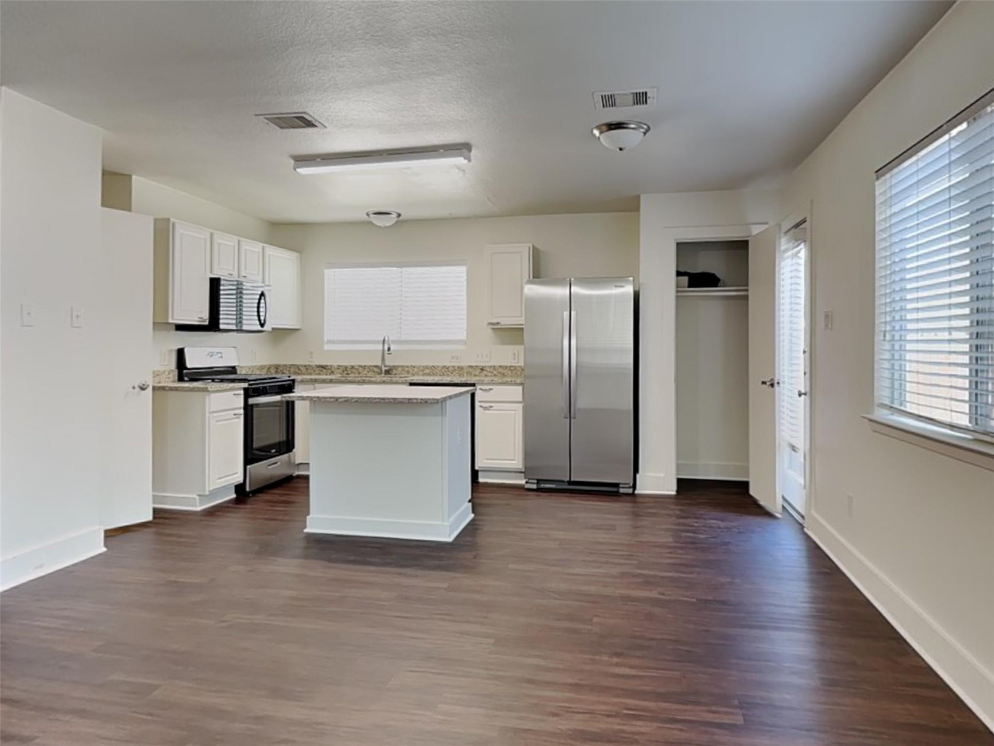 26880 Haileys Manor