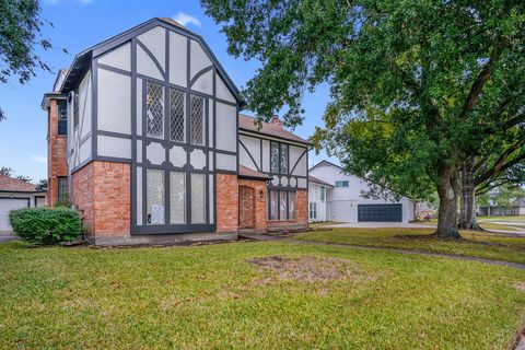 Photo of 1119 Trowbridge Drive, Houston, TX 77062 (MLS # 33588207)