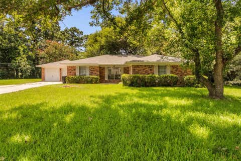 Homes For Sale - 208 Garden Drive<br/> Friendswood, TX 77546