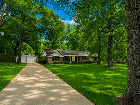 Photo of 27216 Blueberry Hill Drive, Conroe, TX 77385 (MLS # 42109020)