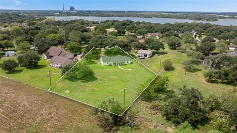 Photo of 83 Lakeoak, Victoria, TX 77905 (MLS # 50258803)