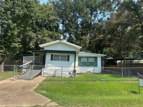 Photo of 557 Moose Drive, Onalaska, TX 77360 (MLS # 32634130)