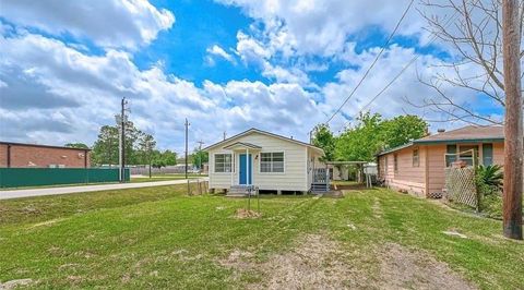 Photo of 4222 Sevan Street, Bacliff, TX 77518 (MLS # 90356179)