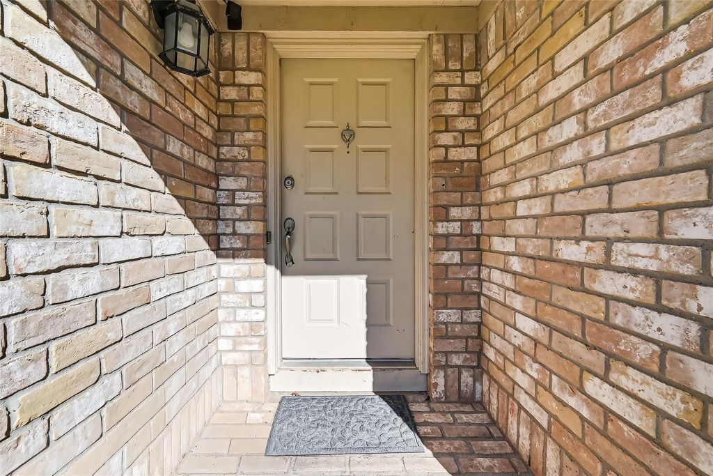 Photo of 2307 Brook View Lane, Sugar Land, TX 77479 (MLS # 78155353)