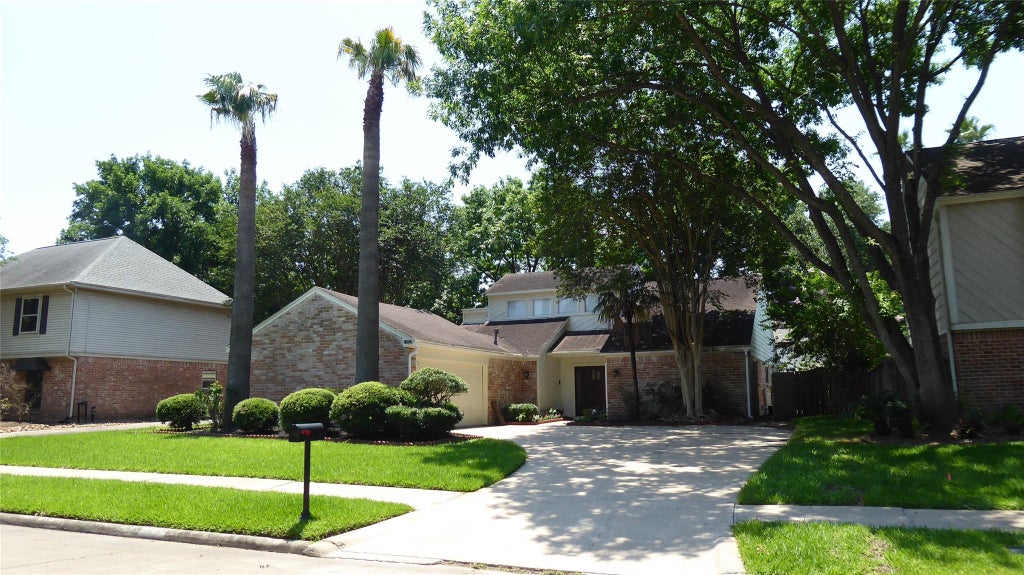 Photo of 11407 Briar Rose Drive, Houston, TX 77077 (MLS # 6262552)