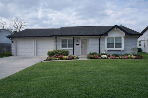 Photo of 3822 Ebbtide Drive, Houston, TX 77045 (MLS # 35487867)