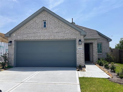 Photo of 5835 Sunrise Bottom Lane, Fulshear, TX 77441 (MLS # 33867883)