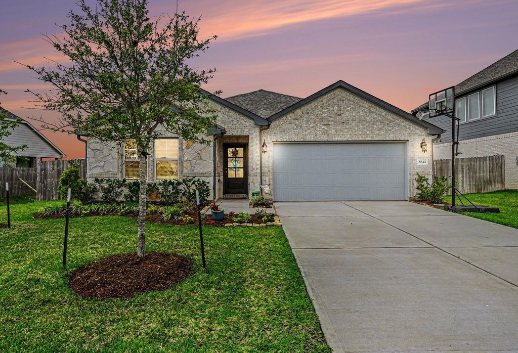Photo of 5842 Wayne Way, Rosenberg, TX 77471 (MLS # 96514921)