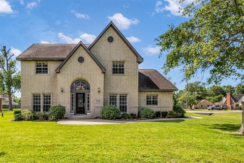 Photo of 210 River Oaks Drive, Baytown, TX 77523 (MLS # 71894729)