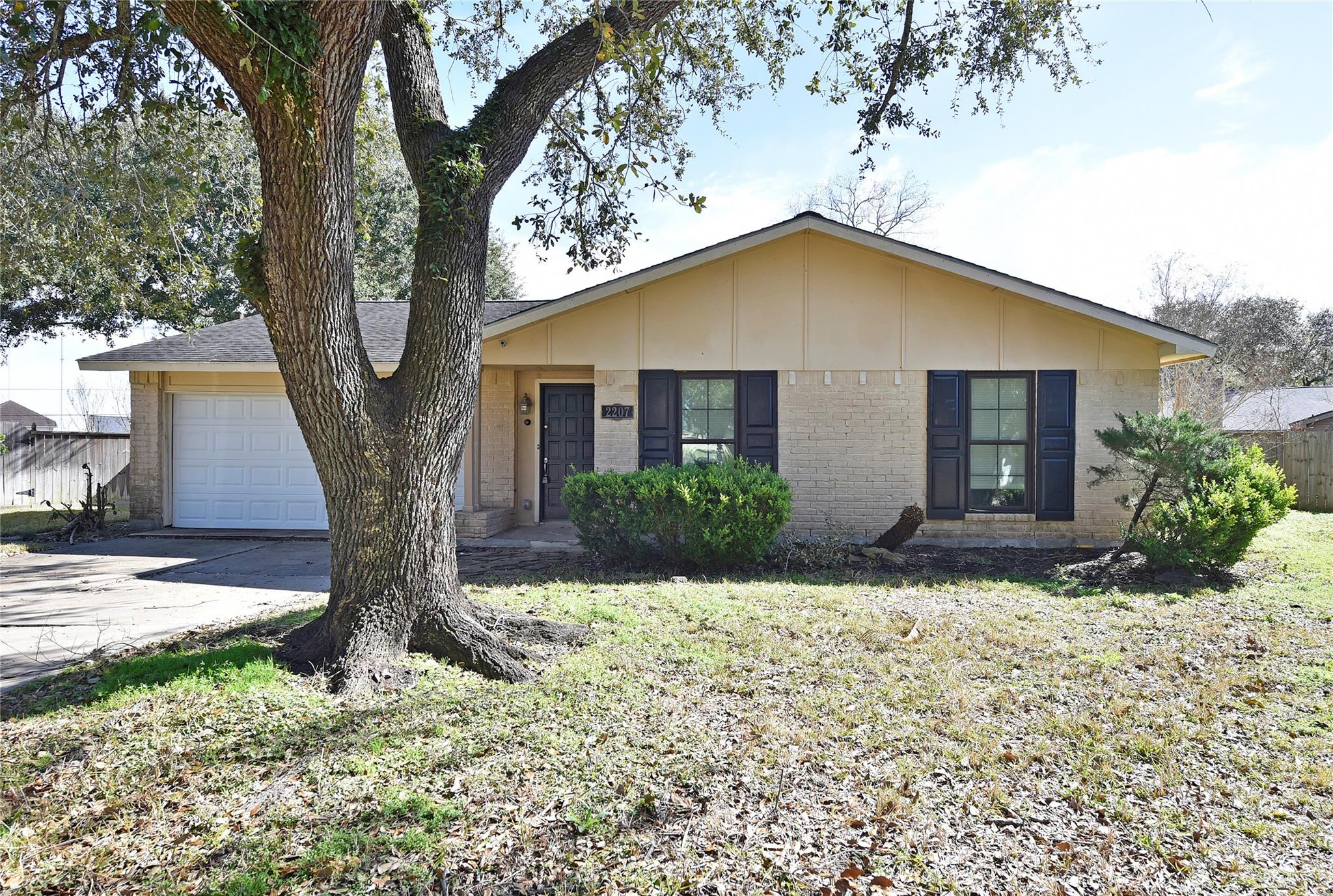 2207 Woodglen Drive