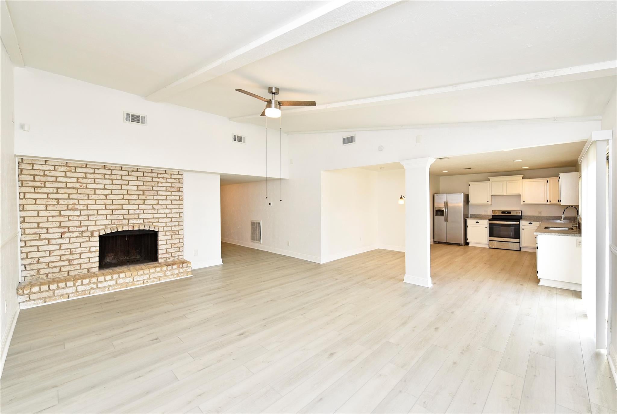 2207 Woodglen Drive