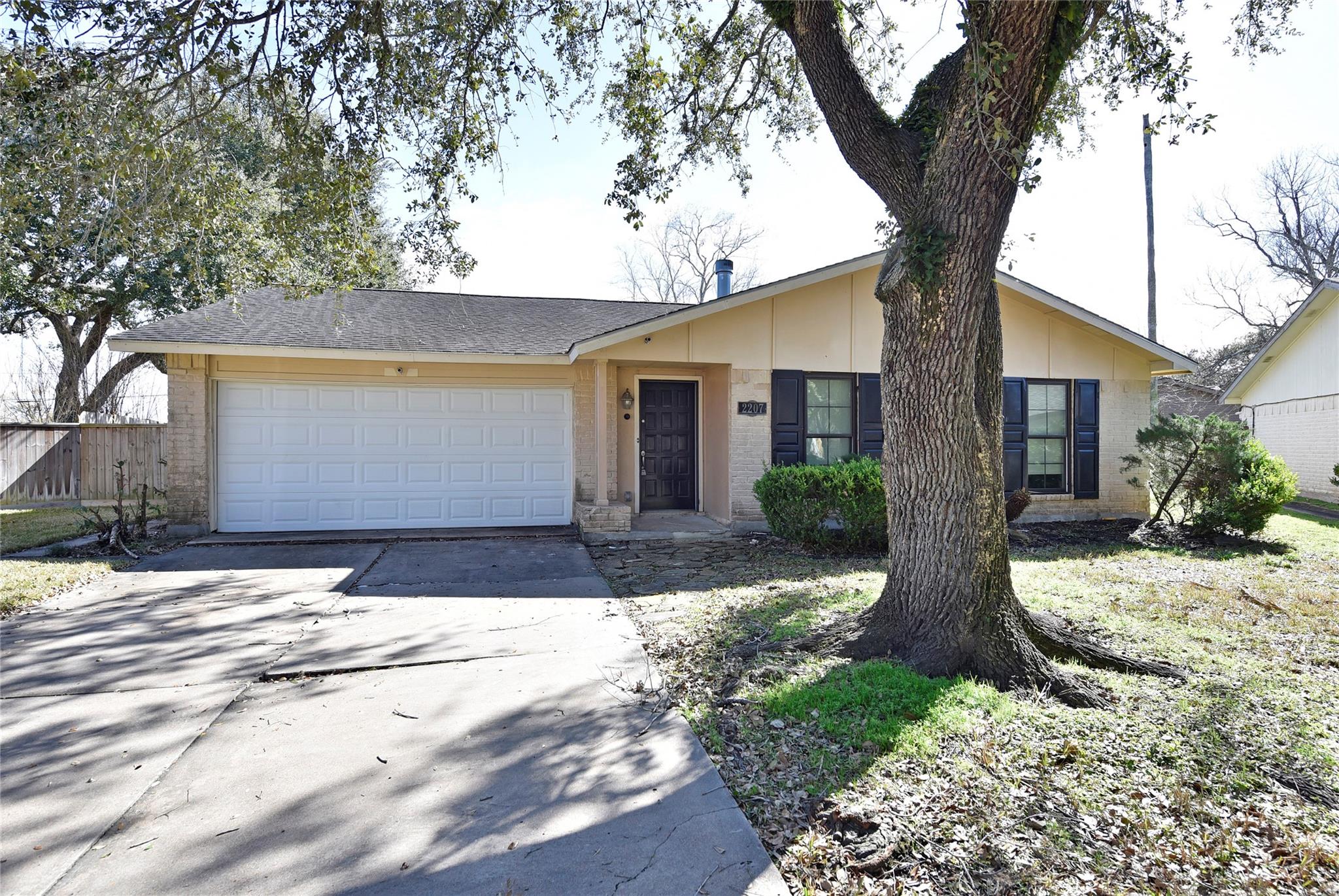 2207 Woodglen Drive