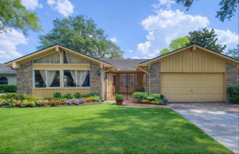 Homes For Sale - 12207 Chartwell Drive<br/> Harris County, Houston, TX 77031